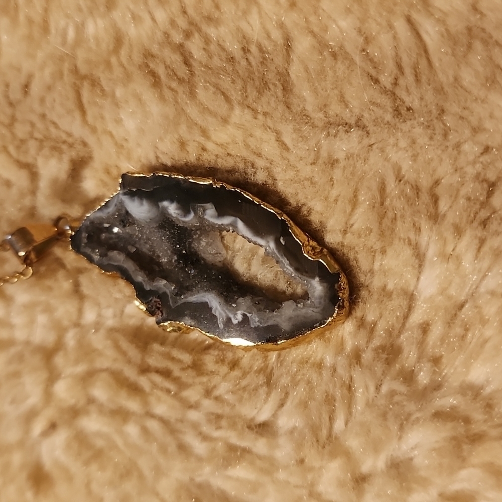 Agate Slice Necklace & Earrings - Picture 3 of 4